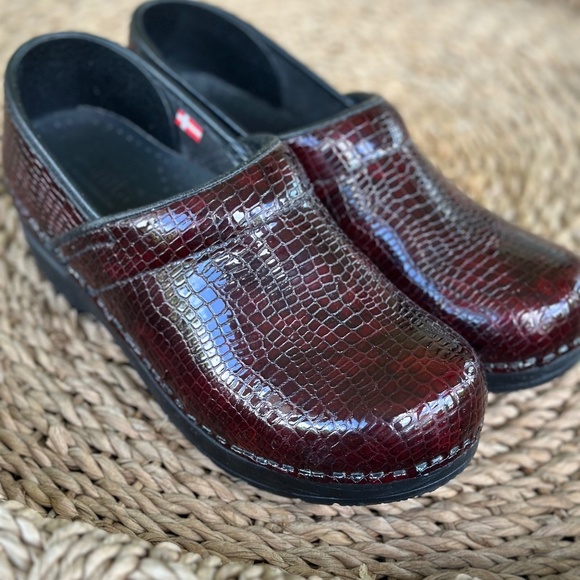 Sanita Professional Nursing Clogs - Picture 1 of 9